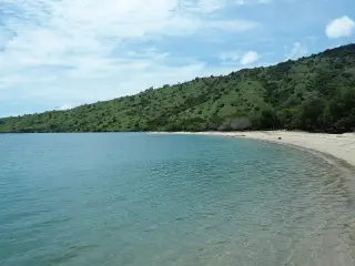 Pantai Pink Labuan Bajo: lokasi, warna pasir, dan cara akses