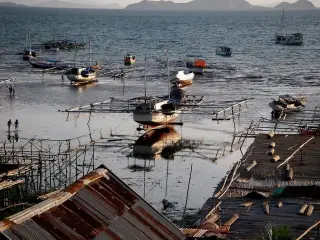 Foto arsip: low tide at Labuan Bajo harbour.