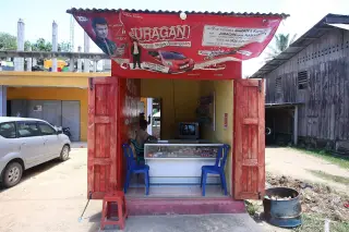 Foto arsip: A SIM card kiosk in Labuan Bajo.