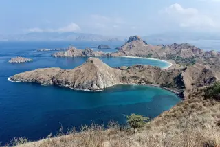 Ilustrasi: Pemandangan Pulau Padar, Nusa Tenggara Timur.