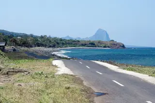 Ilustrasi: Suasana jalan Flores, Nusa Tenggara Timur.