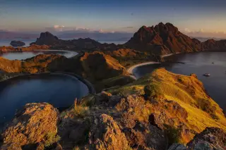 Foto arsip: Pemandangan Pulau Padar, Nusa Tenggara Timur.