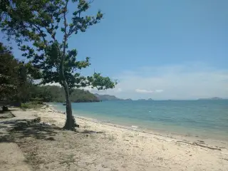 Ilustrasi: Pantai di Labuan Bajo, Flores.