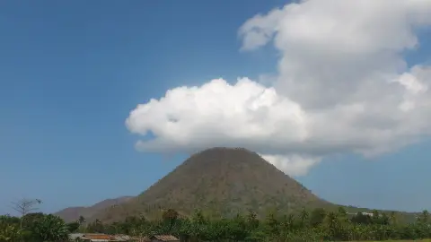 Foto arsip: Gunung Meja in Ende.