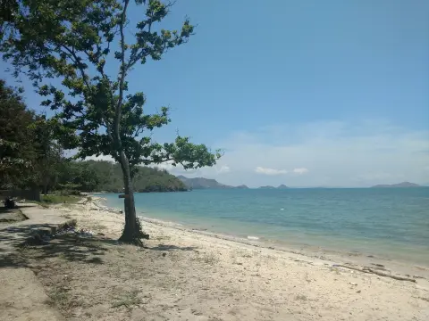 Ilustrasi: Pantai di Labuan Bajo, Flores.