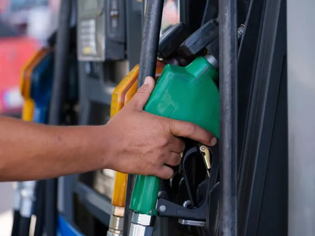 Antrean Pertalite Terjadi di Sejumlah SPBU Manggarai